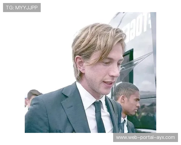 西班牙足球帅哥盘点:那些让人心动的绿茵场王子们 西班牙足球帅哥盘点:那些让人心动的绿茵场王子们